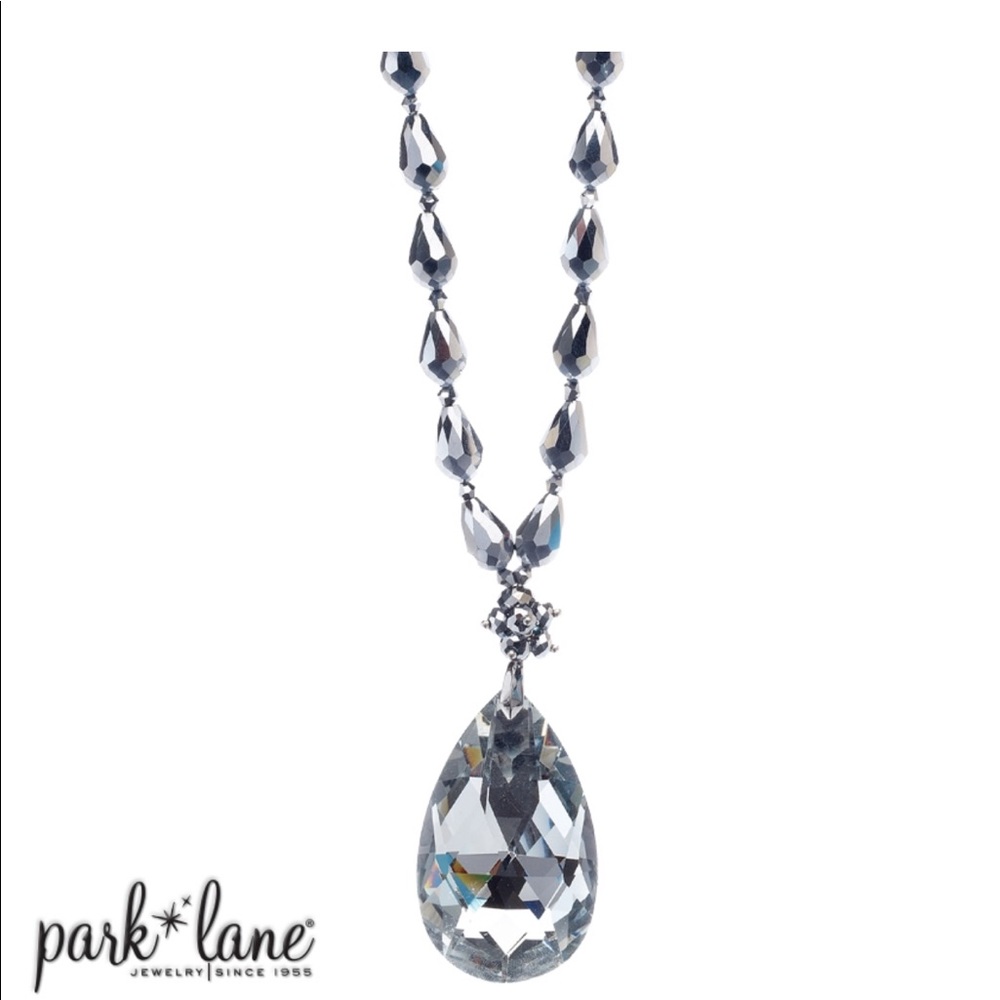 Crystelle Necklace